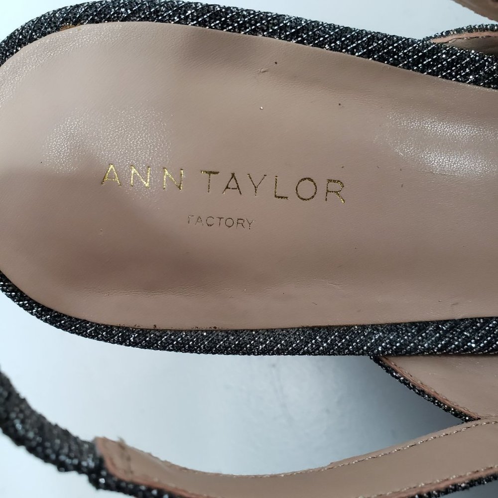 Ann Taylor Sling Back Kitten Heel Sz 8.5 Silver metallic Low Heeled Event Shoes - Picture 9 of 10